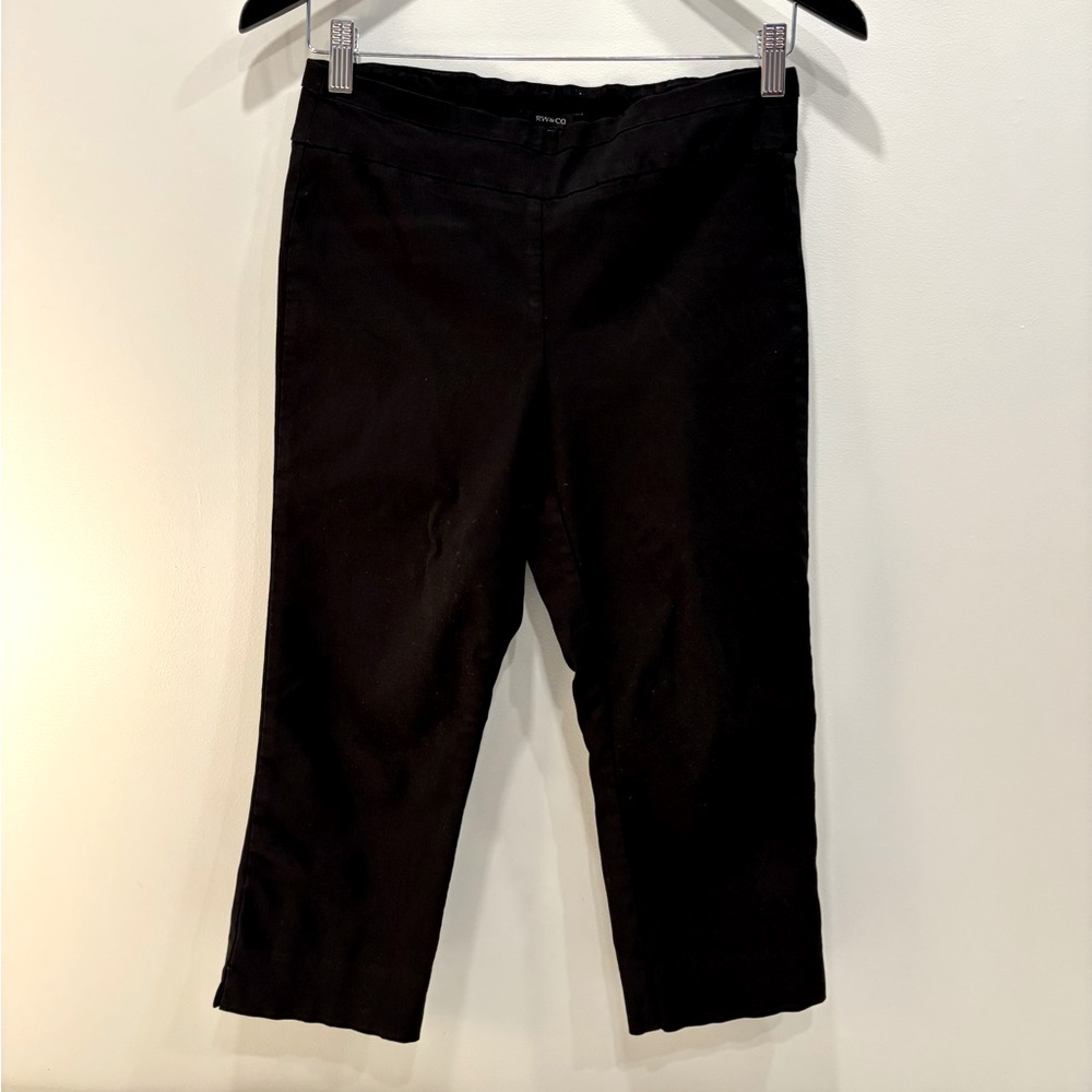 RW & CO black capris sz M